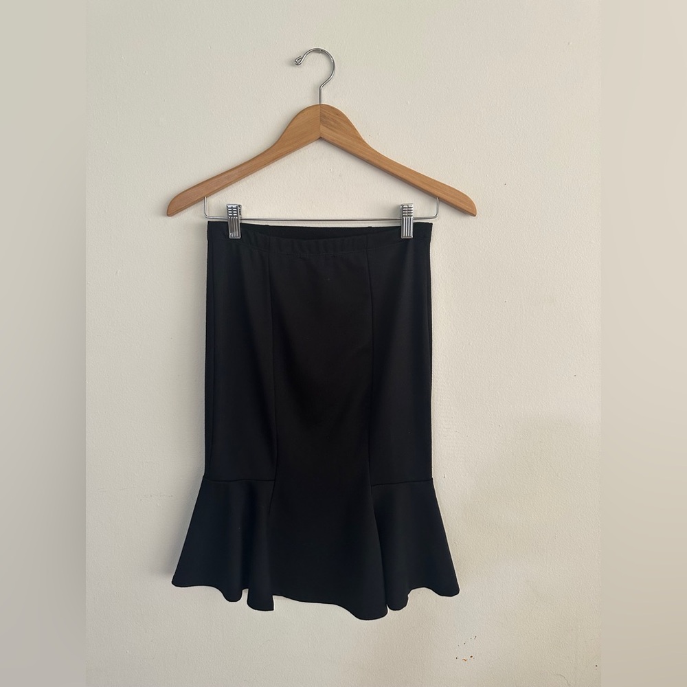 UNKNOWN Elegant Black Midi Skirt with Flared Hem SIZE SMALL 2 4 Classic Career